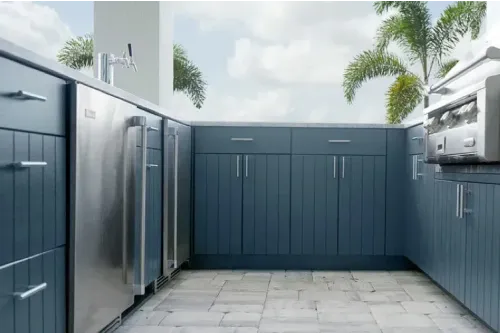 Blue cabinets in outdoor kitchen | Carpetland USA Granite & Flooring